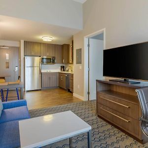 One-Bedroom King Suite